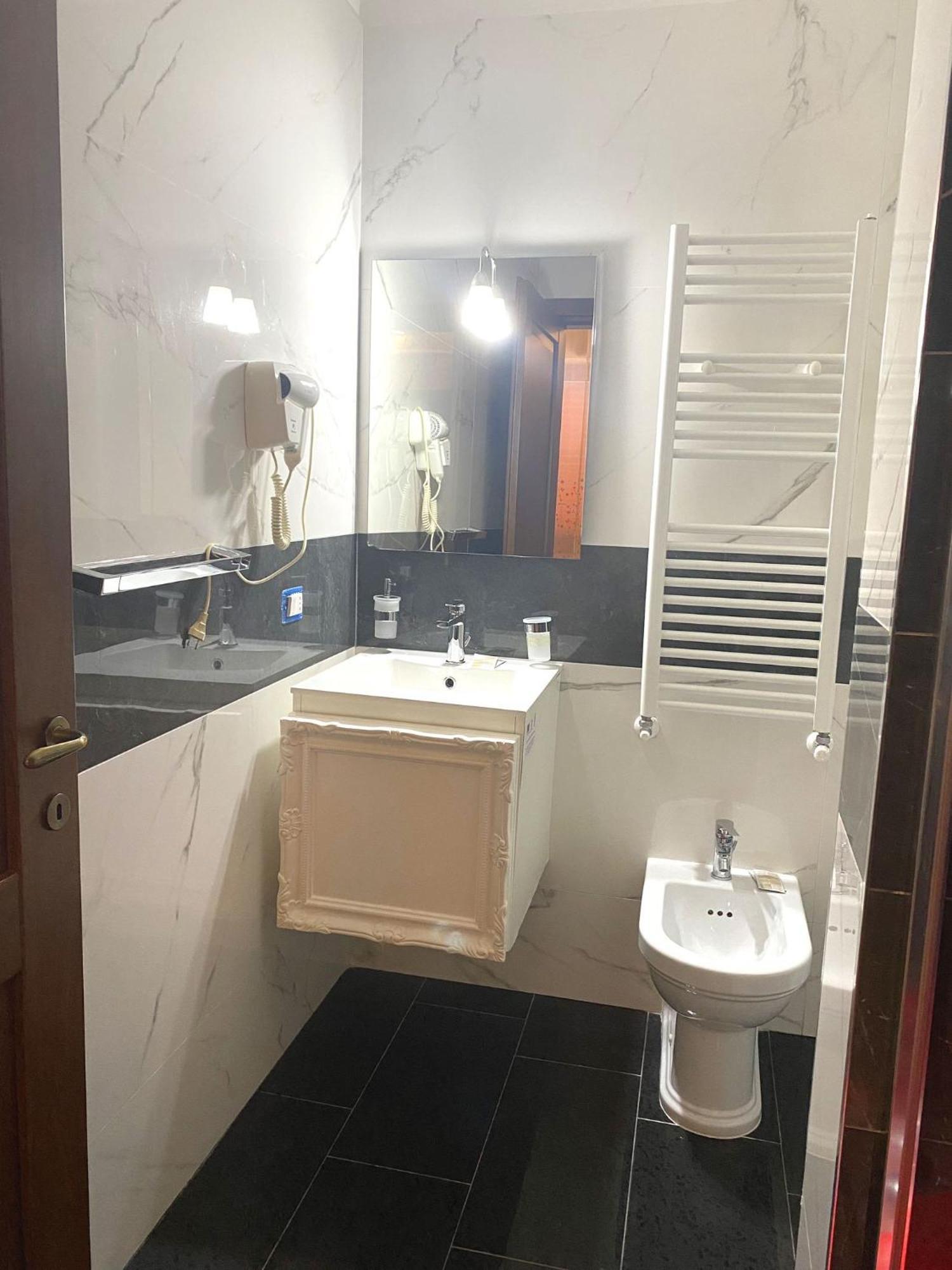 Il Vittoriano Aparthotel Porto Cesareo Exteriör bild