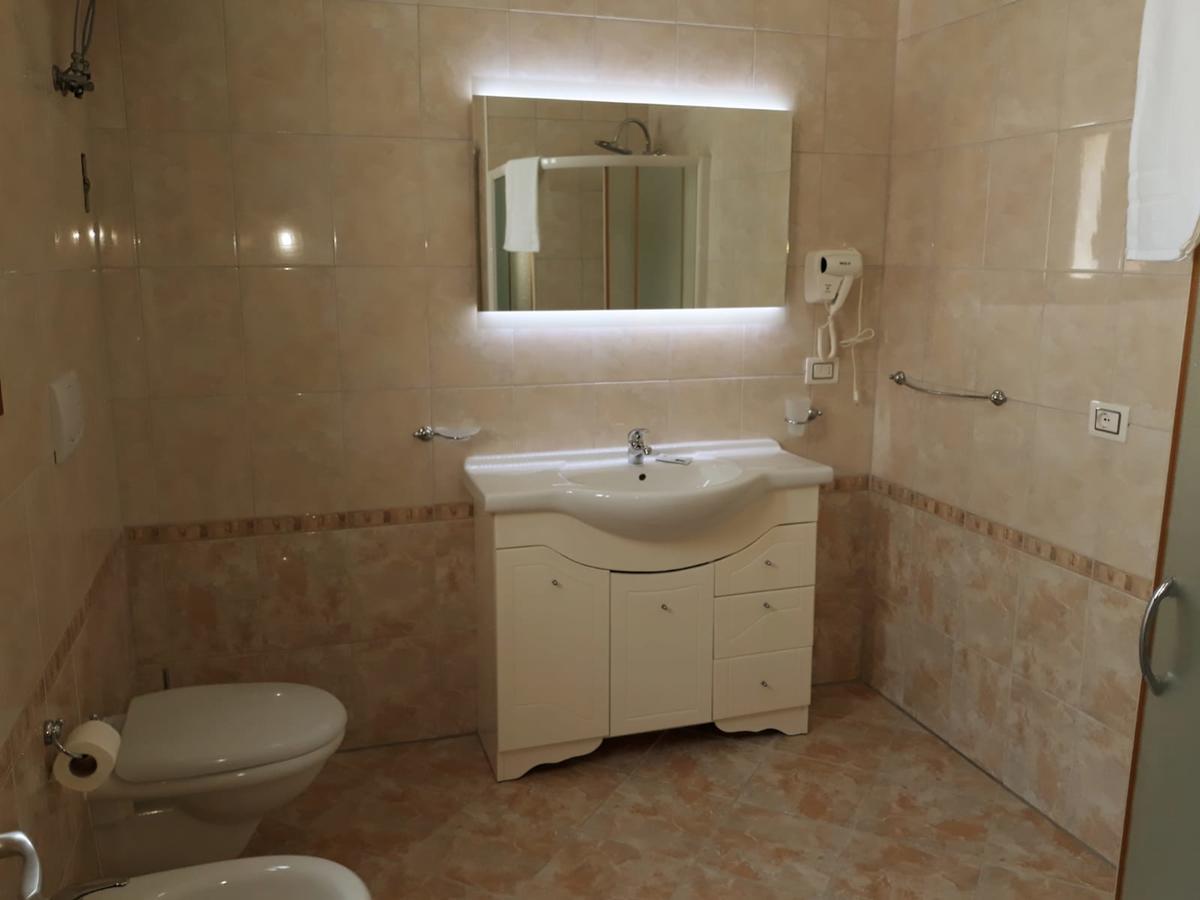 Il Vittoriano Aparthotel Porto Cesareo Exteriör bild